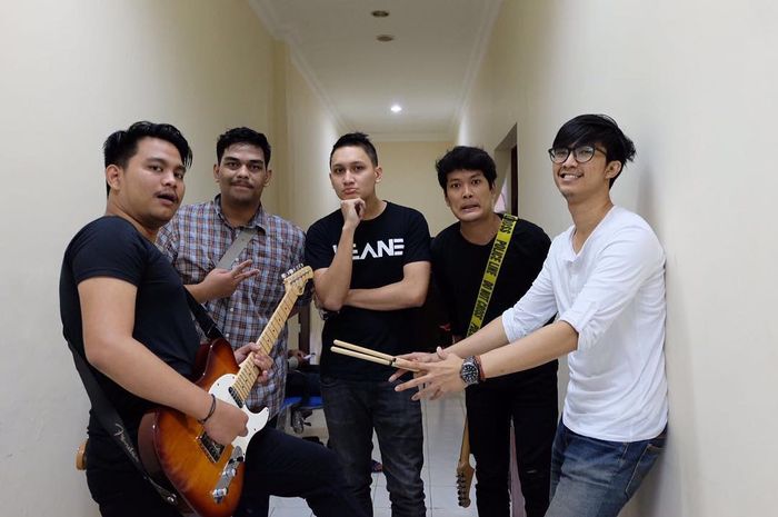 Juan Christian dan teman-teman grup bandnya