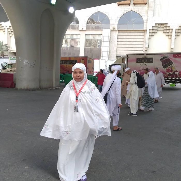Purwati, pengasuh El Barack pergi umroh
