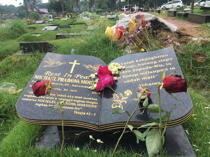 Makam Mike Mohede di TPU Tanah Kusir, Jakarta Selatan.