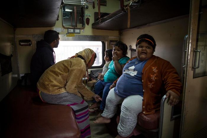 Keluarga itu menempuh perjalanan kereta selama sembilan jam untuk menjalani operasi