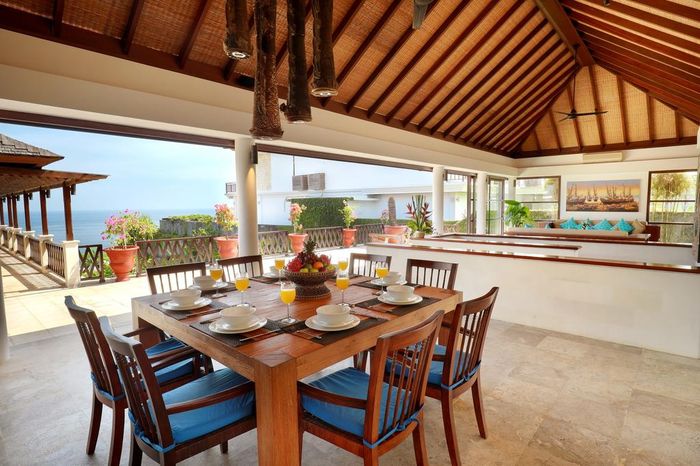 Meja Makan dan Dapur