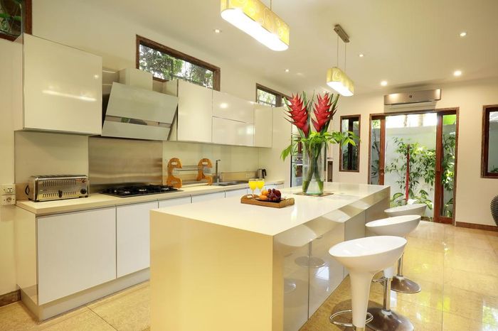 Dapur modern di Villa The Hotman Paris I dan II Seminyak.