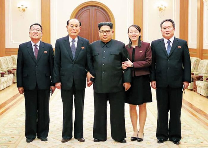 Yo Jong selalu menemani kakaknya, Kim Jong Un