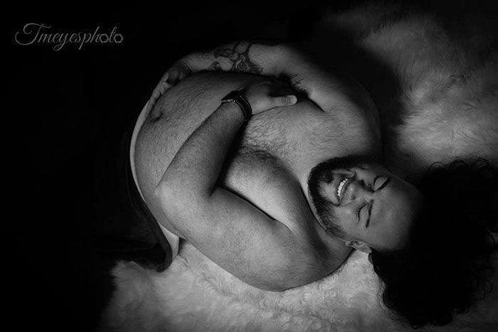 Chris melakukan maternity shoot sendiri