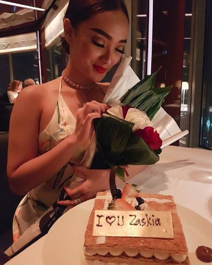 Zaskia Gotik dan hadiah ulang tahun dari orang tercintanya