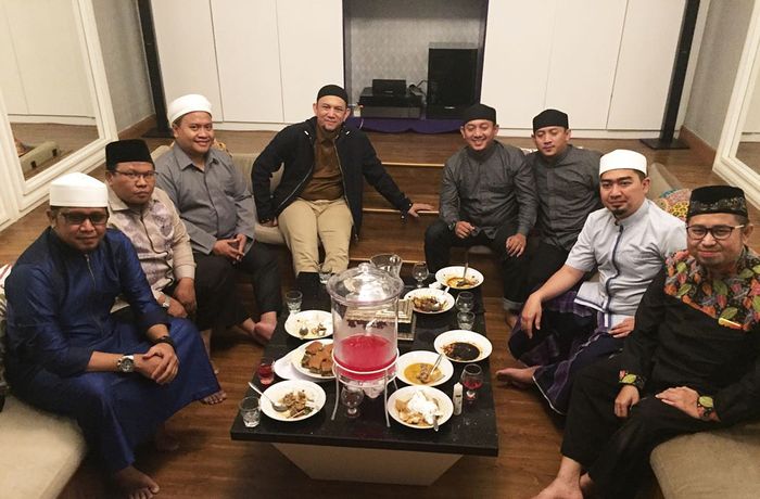 Ruang santai di rumah Ustad Solmed