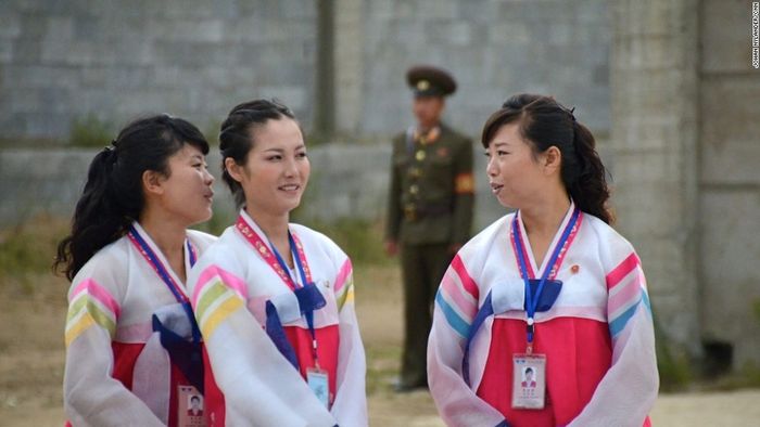 Pemandu wisata di Korea Utara.