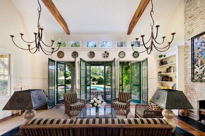 Interior ruangan di rumah Robert Downey Jr. 
