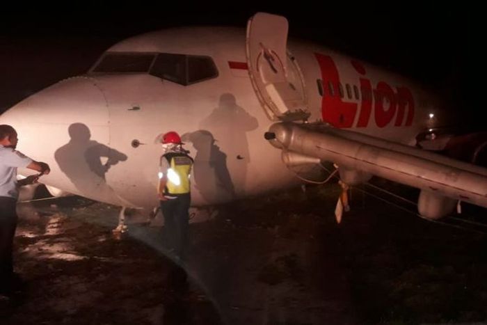 pesawat lion air tergelincir di Gorontalo