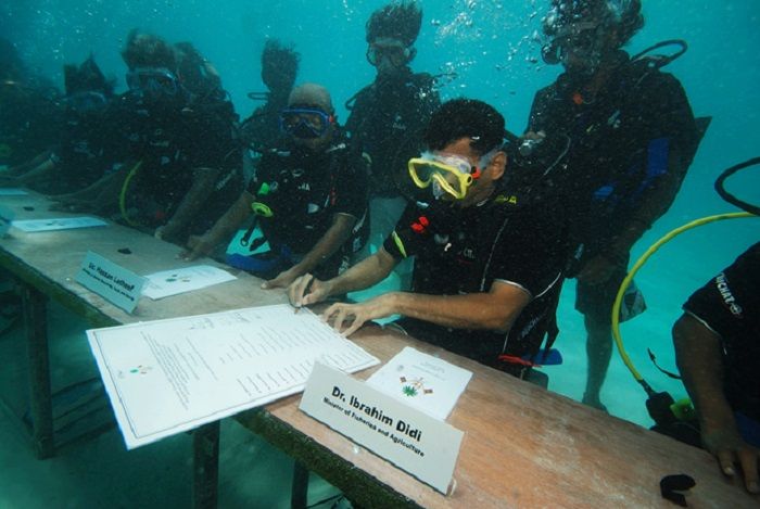 indianholiday.com
Rapat di bawah laut