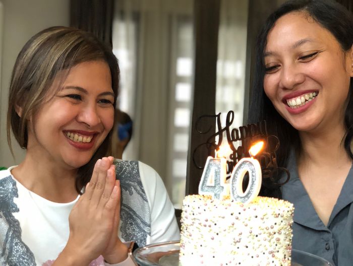 Fifi saat dapat kejutan ulang tahun