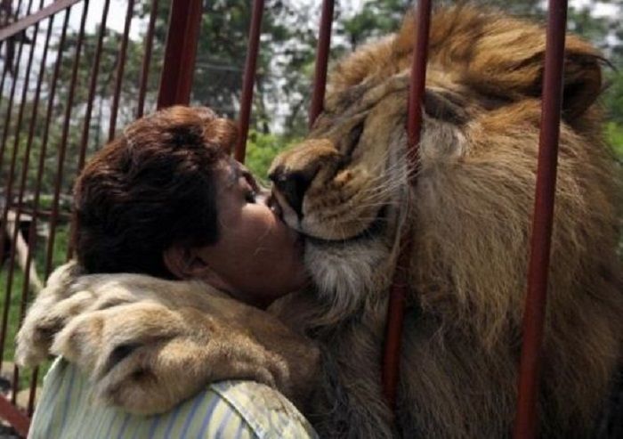 Foto dengan pesan emosional didalamnya