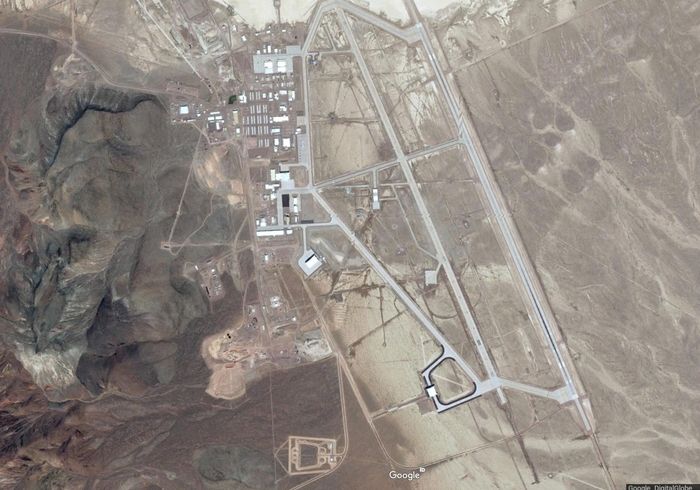 Landasan pesawat di Area 51 diliha dari Google Earth