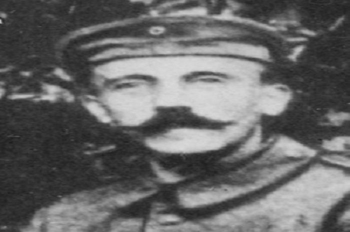 Hitler saat berkumis ala Kaiserbart