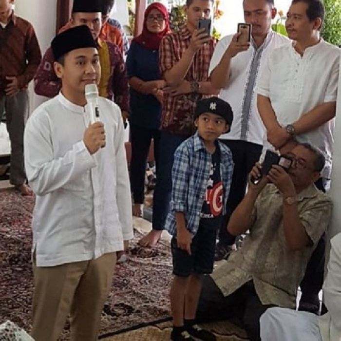 Pengajian jelang pernikahan Raditya Dika di rumah orangtua