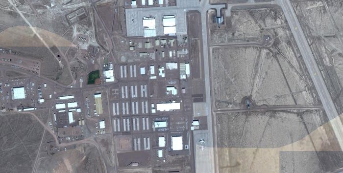 Landasan pacu dan pesawat di area 51