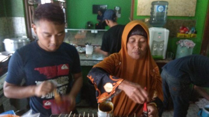 Bakso tusuk Bu Sainah