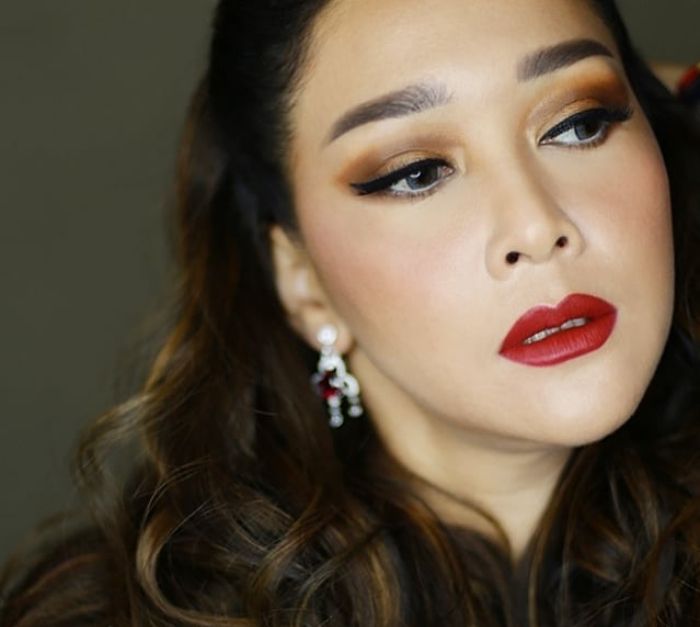 Gaya makeup Maia Estianty