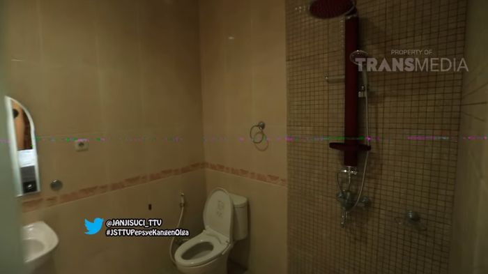 Kamar mandi di rumah Billy Syahputra