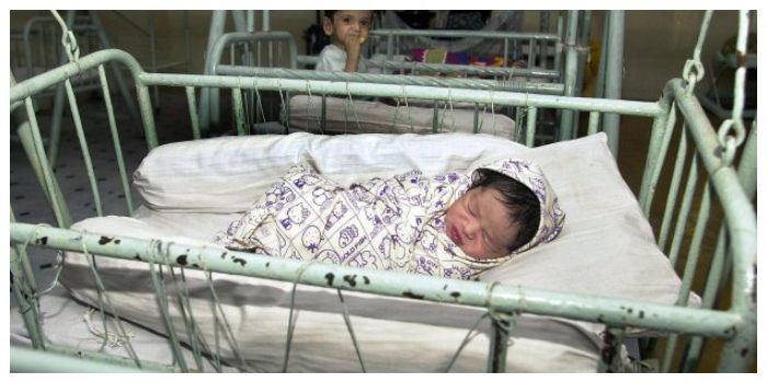 Bayi yang ditemukan selamat di bawa ke rumah sakit untuk mendapatkan perawatan