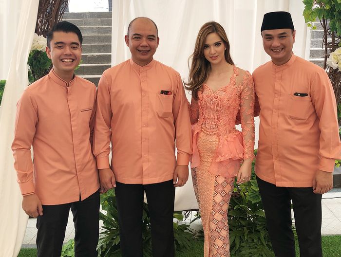Nia Ramadhani dan kakak-kakaknya