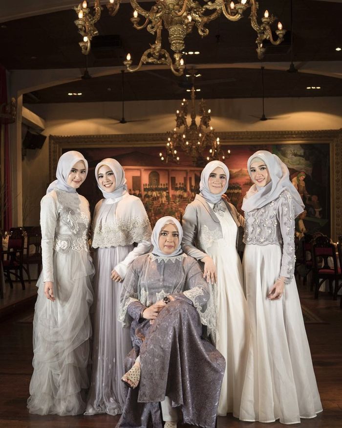 Para istri geng Kepompong