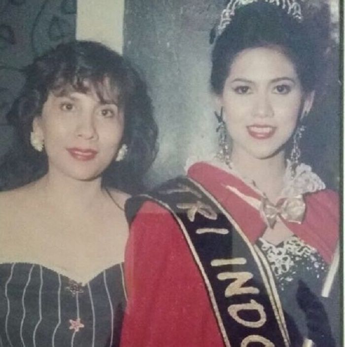 Venna Melinda dan sang mama saat tahun 1994