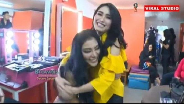 Faye Malisorn dan Ayu Ting Ting