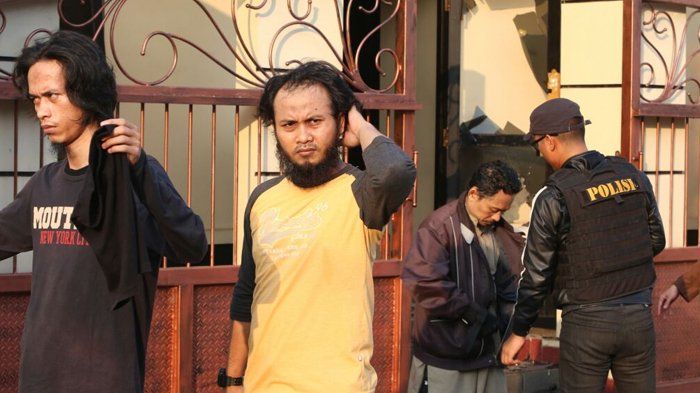 detik-detik napi teroris menyerahkan diri