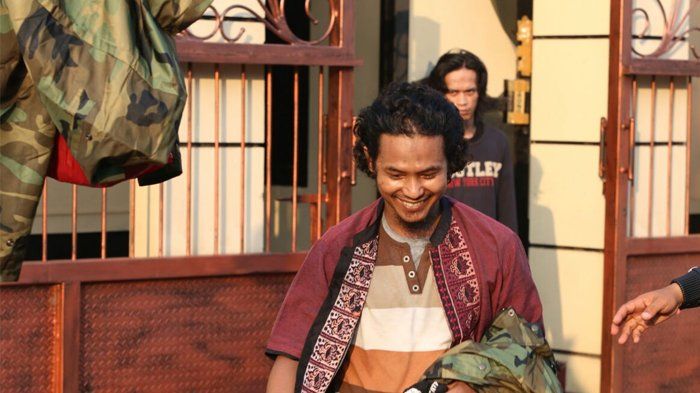 Detik-detik penyerahan diri napi-napi teroris