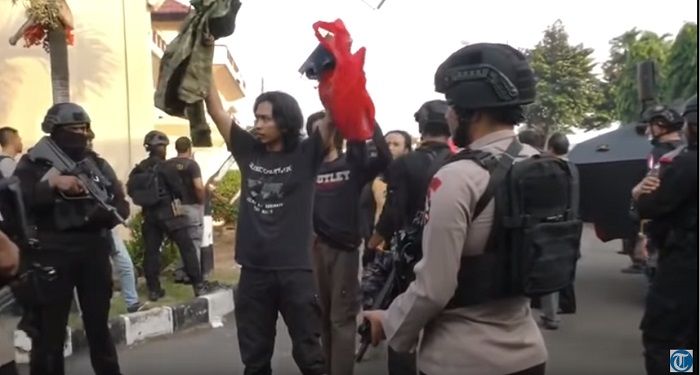 detik-detik napi teroris menyerahkan diri