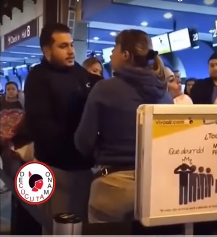 Suami istri bertengkar di Bandara Kolombia