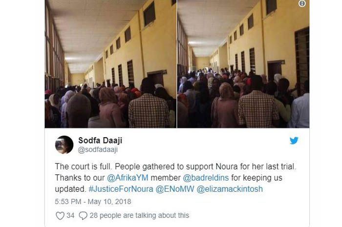 Para pendukung Noura membanjiri ruang sidang