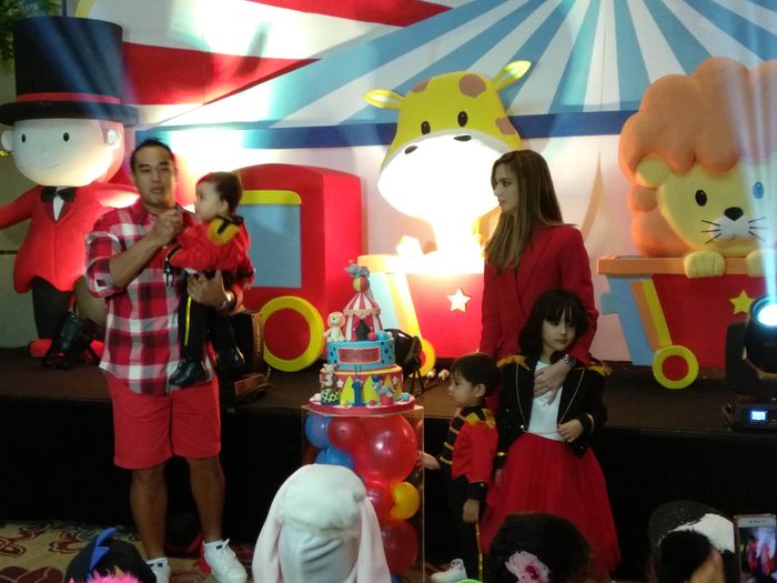 Pasangan suami istri Nia Ramadhani dan Ardie Bakrie menggelar acara ulang tahun mewah dan meriah unt