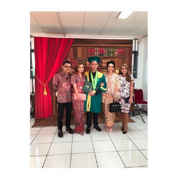 Wisuda Azriel Hermansyah