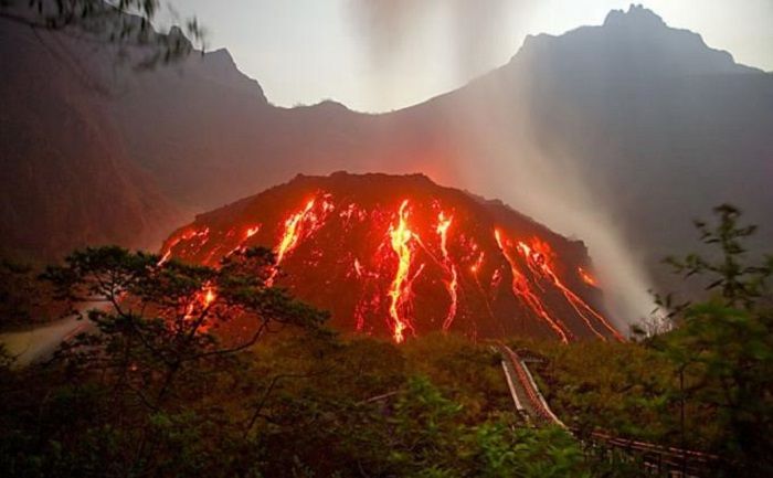 gunung Kelud meletus