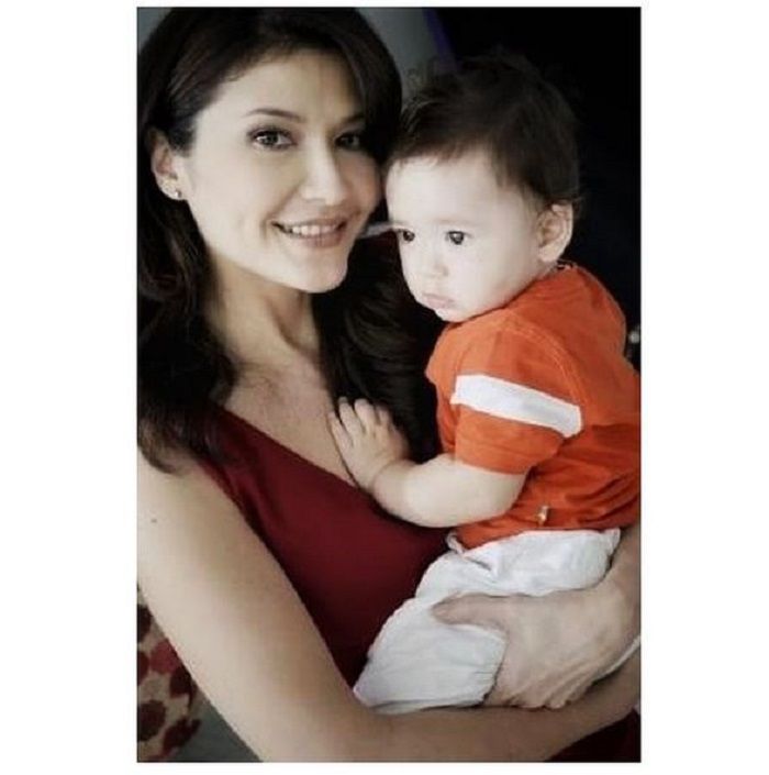 Tamara Bleszynski dan Kenzou kecil