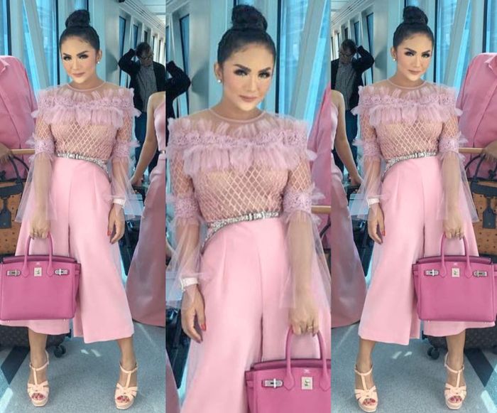 Krisdayanti sering terlihat mengenakan berbagai fashion item mewah