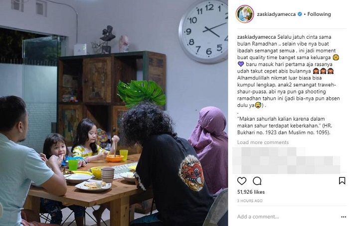 Suasana sahur keluarga Zaskia Asya Mcca dan Hanung Bramantyo