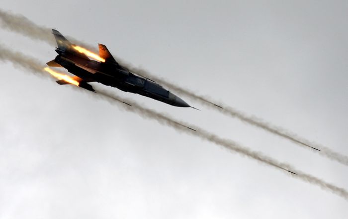 Pasukan ISIS dibombardir bom dari udara.