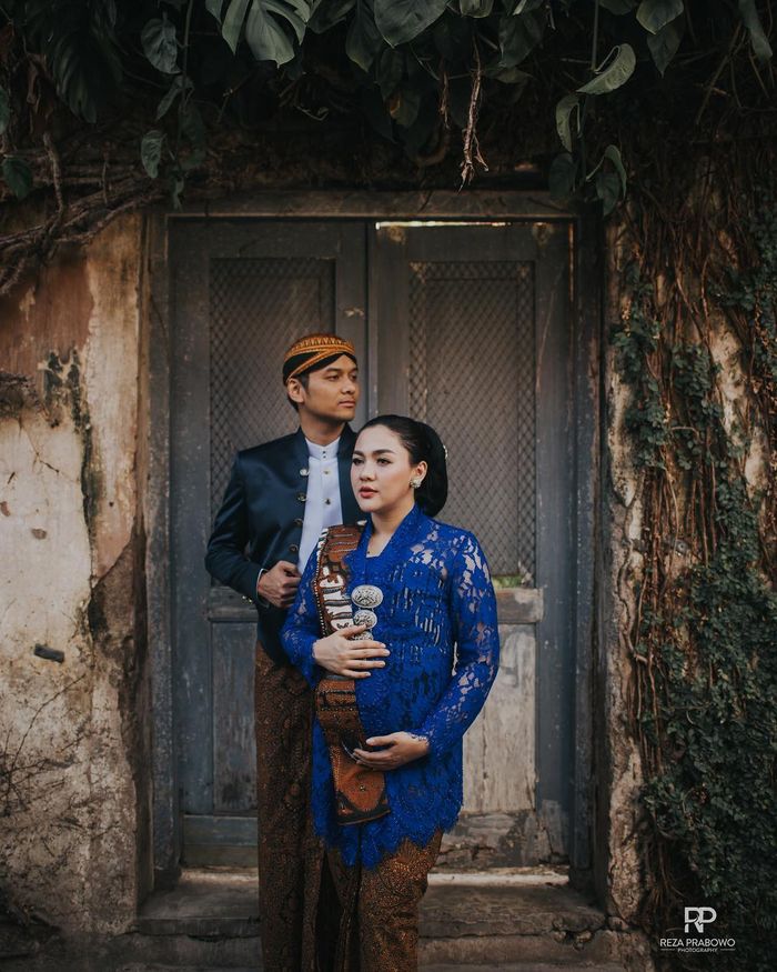 Maternity Shoot Vicky Shu | instagram/rezaprabowophoto