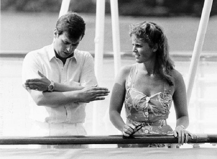 Pangeran Andrew Duke of York dengan istri barunya Sarah Ferguson pada bulan madu mereka di kapal Royal Yacht