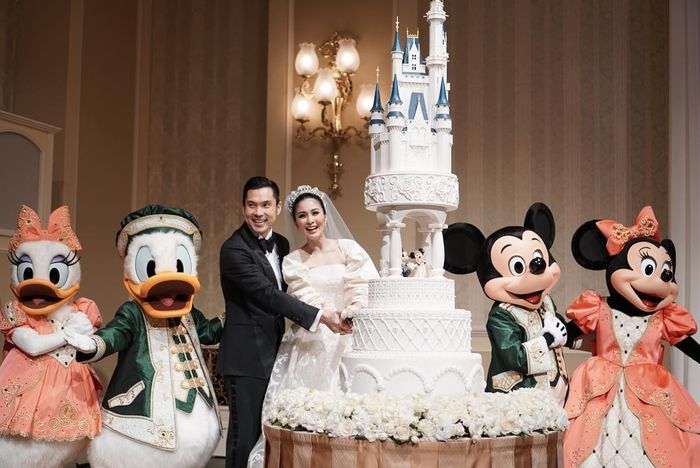 Pernikahan Sandra Dewi di Disneyland Tokyo