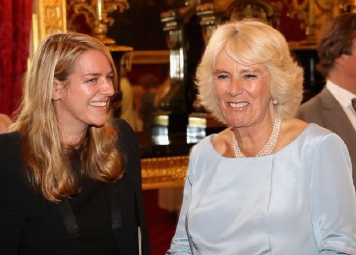 Laura Lopes (kiri) bersama sang ibu, Camilla