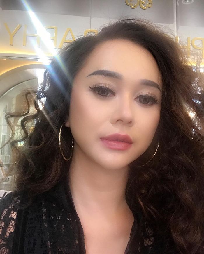 Aura Kasih dengan gaya rambut barunya