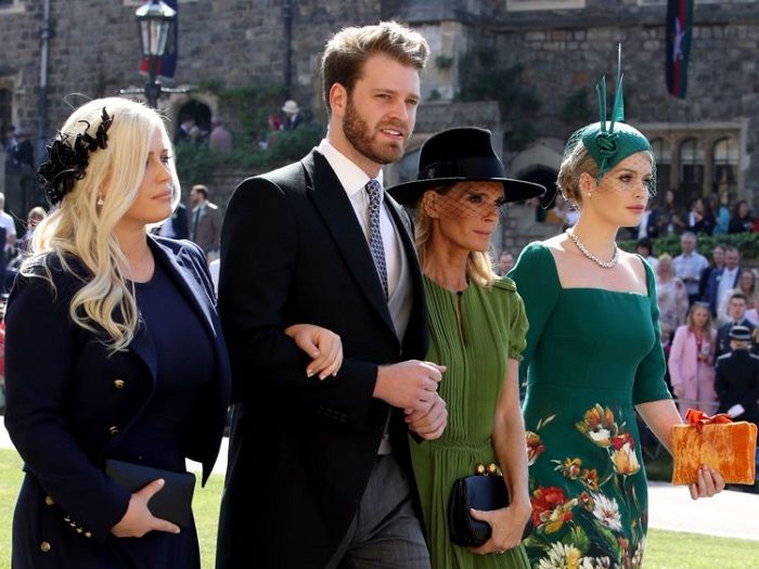 Insider
Louis Spencer diapit oleh Lady Eliza Spencer (kiri), ibunya Victoria Lockwood, dan Kitty Spencer (paling kanan)