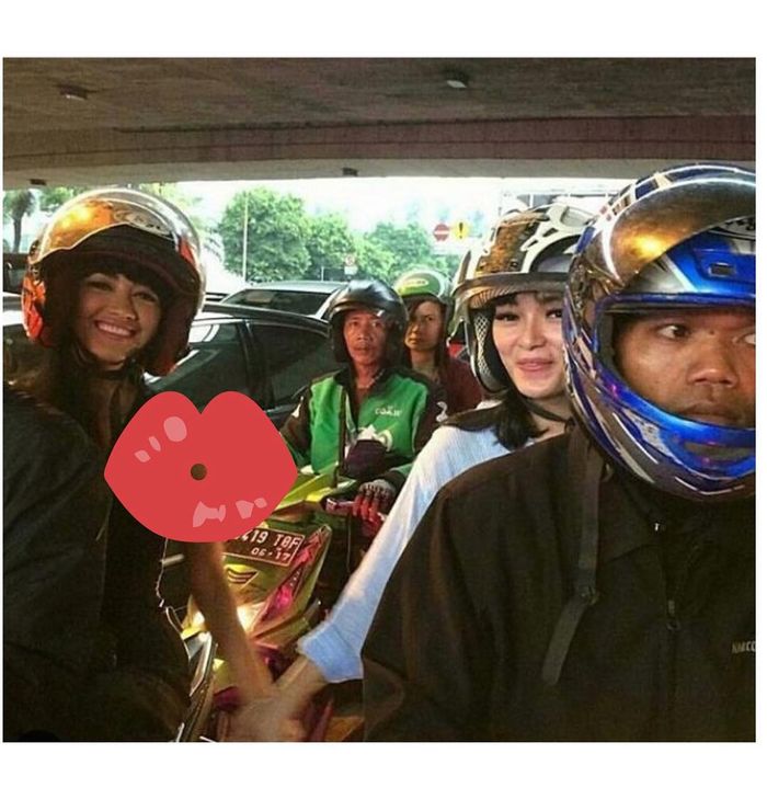 Zaskia Gotik kenang foto lama kala bersama mendiang Julia Perez
