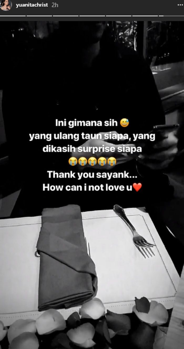 Unggahan Story di akun Instagram Yuanita juga tak memperlihatkan dengan jelas sosok sang kekasih