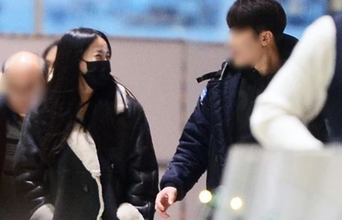 Dispatch
Lee Joo Yeon dan manajer GD