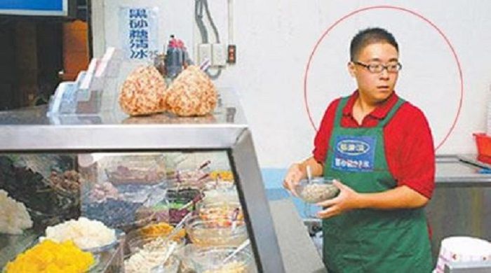 Hao Shaowen saat bekerja sambilan.